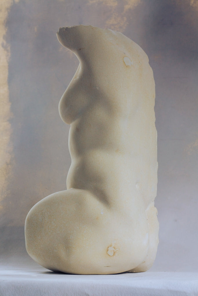 Seated Formé
